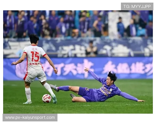 天津津门虎边中结合更顺，传中后点包抄差之毫厘